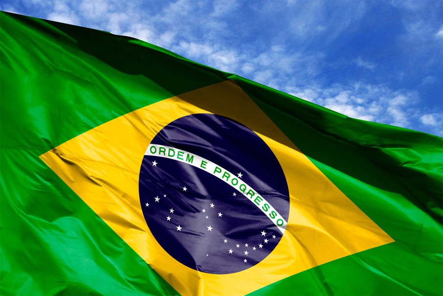 A imagem mostra a bandeira do Brasil. A imagem ilustra o texto 