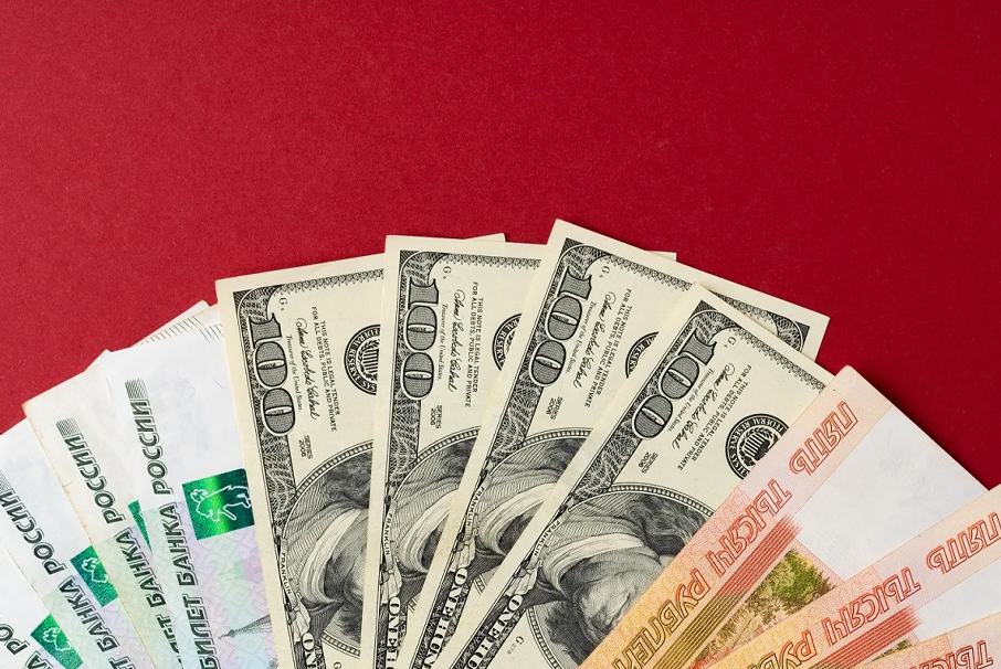 A imagem mostra dinheiro em papel