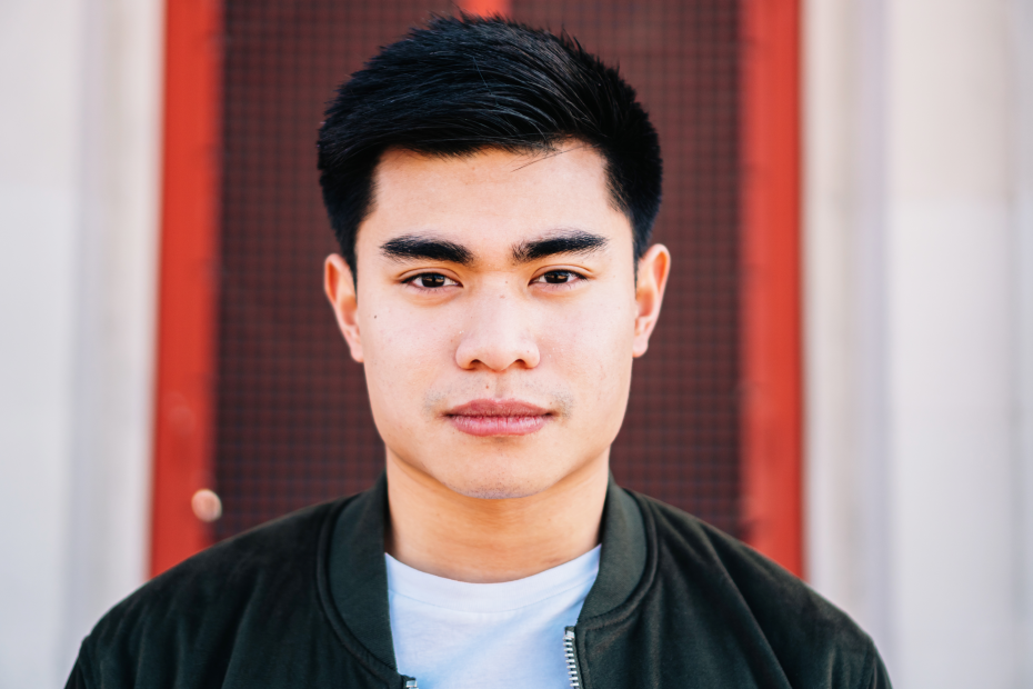 The image shows a serious young Asian man looking at the camera and illustrates the text: Refuge in Brazil: what is needed to apply for? by Koetz Advocacia.