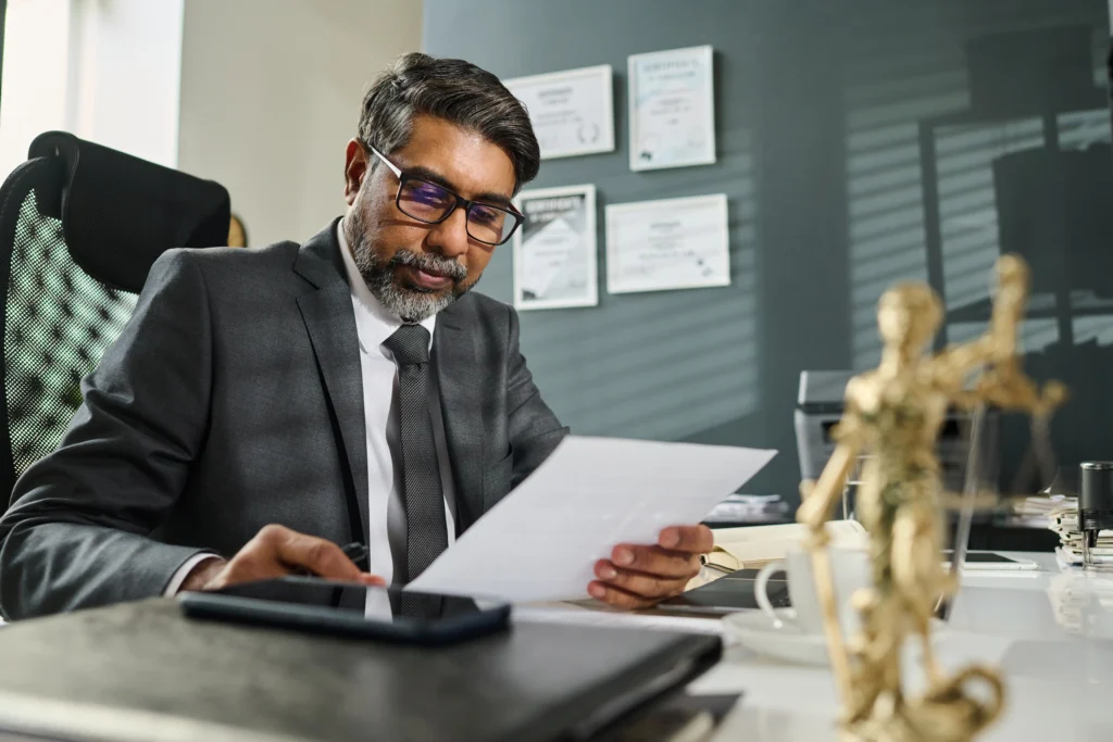 Advogado especialista em contratos: o que faz e benefícios