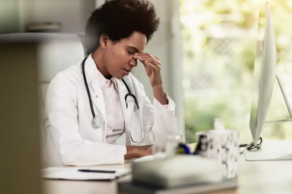 Médico pode ser processado civil e criminalmente? Como evitar um processo?