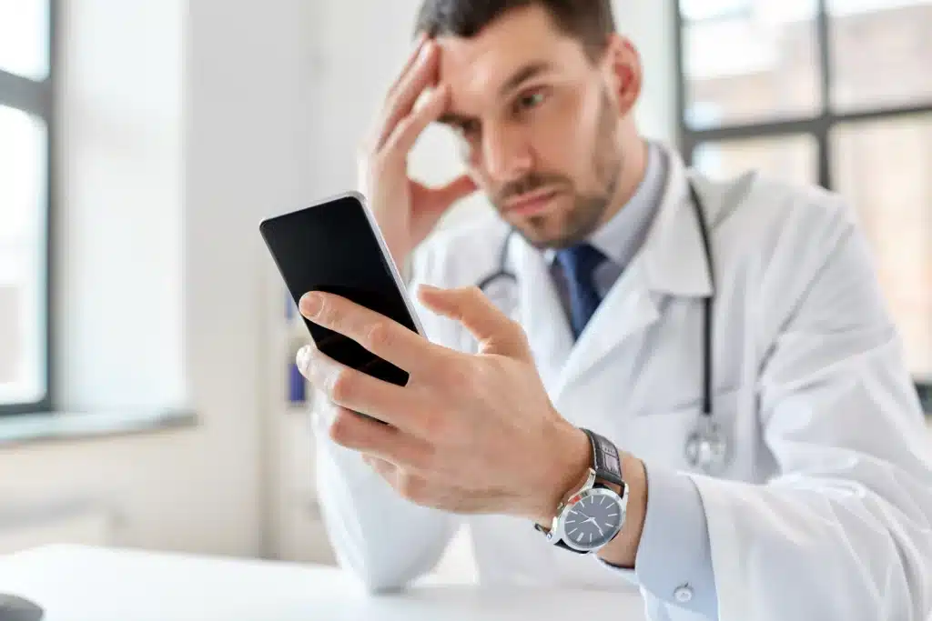 Crise de imagem profissional do médico: como gerenciar e prevenir